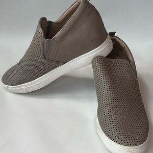 Steve Madden Womens Scramble Slip-on Sneaker with Perforated Size 9.5 Taupe Gray